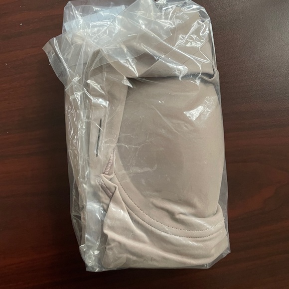 True & Co Body Lift Scoopneck Bra | Mink | Size Medium - Picture 3 of 4